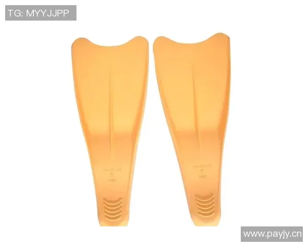 提升游泳体验的必备配件选择与使用指南解析