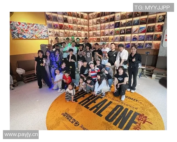 重庆街舞队的奋斗与荣耀：世界街舞大赛背后的成长历程揭秘